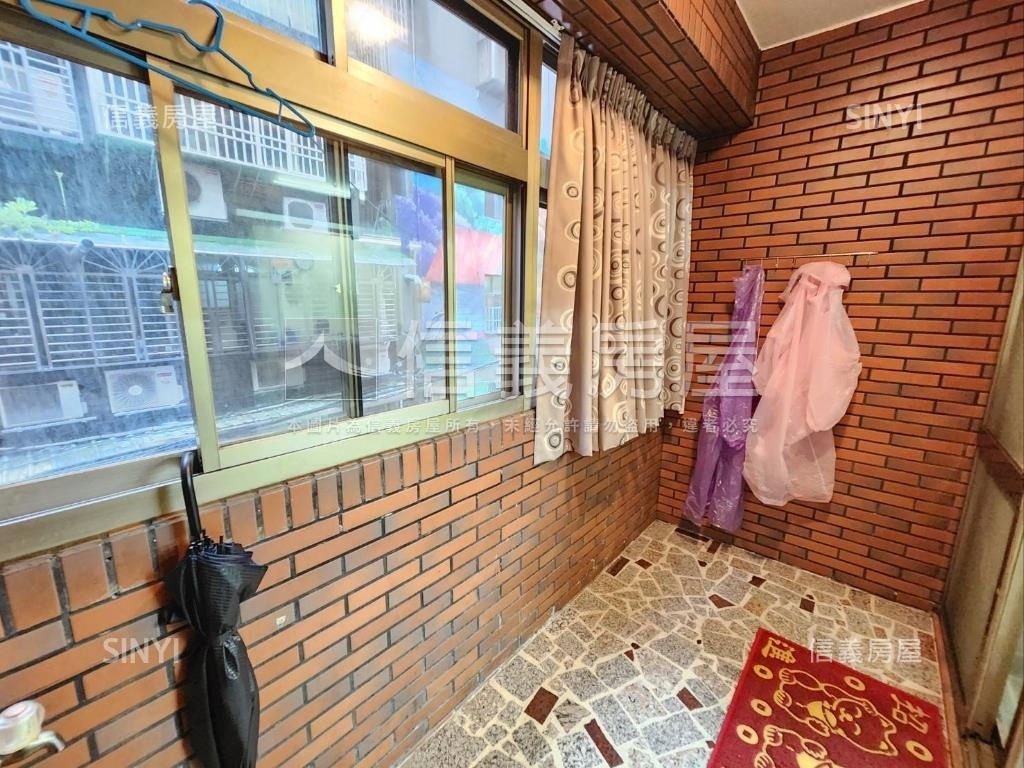 菜寮捷運青春公寓二樓房屋室內格局與周邊環境