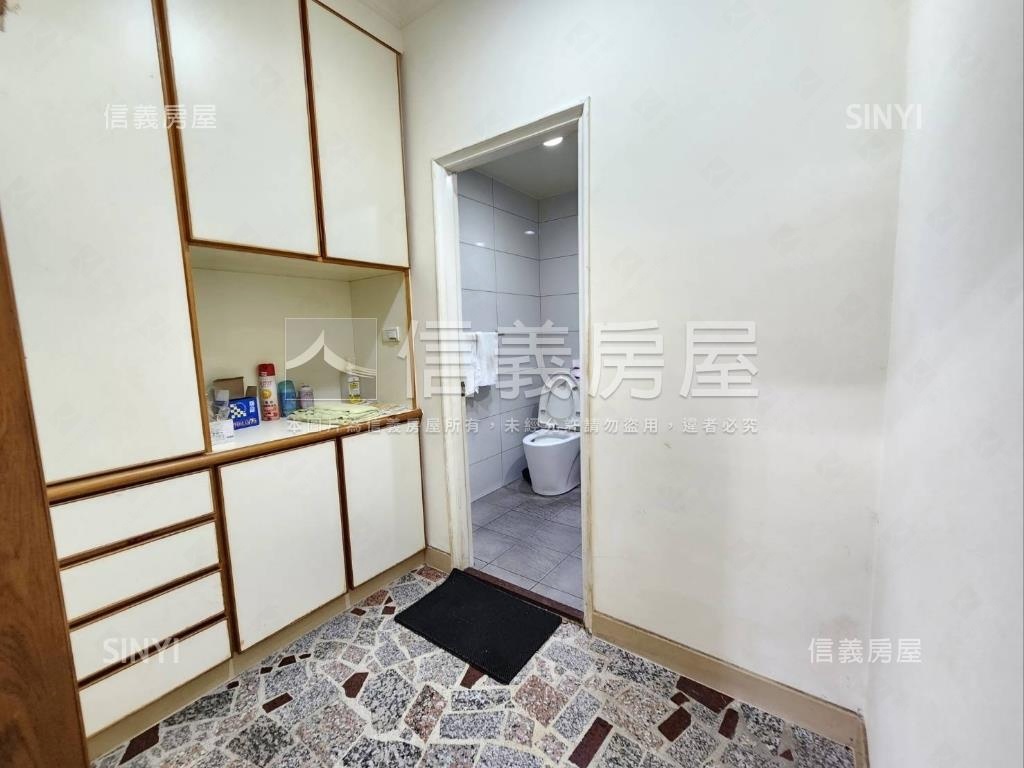 菜寮捷運青春公寓二樓房屋室內格局與周邊環境