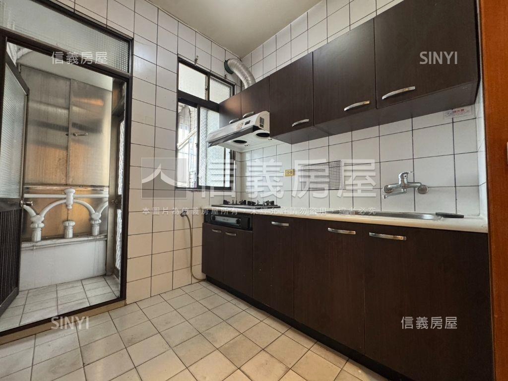 帥近四維國小捷運站美三房房屋室內格局與周邊環境
