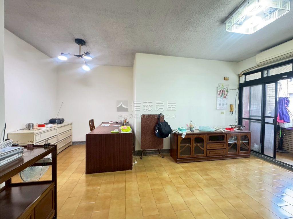 市區方正公寓３樓房屋室內格局與周邊環境