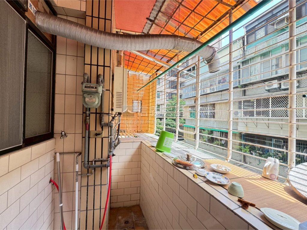 市區方正公寓３樓房屋室內格局與周邊環境
