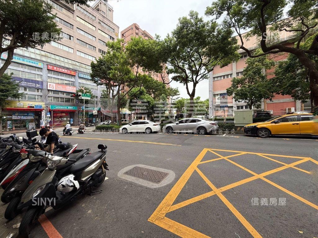 北城華廈三房車位房屋室內格局與周邊環境