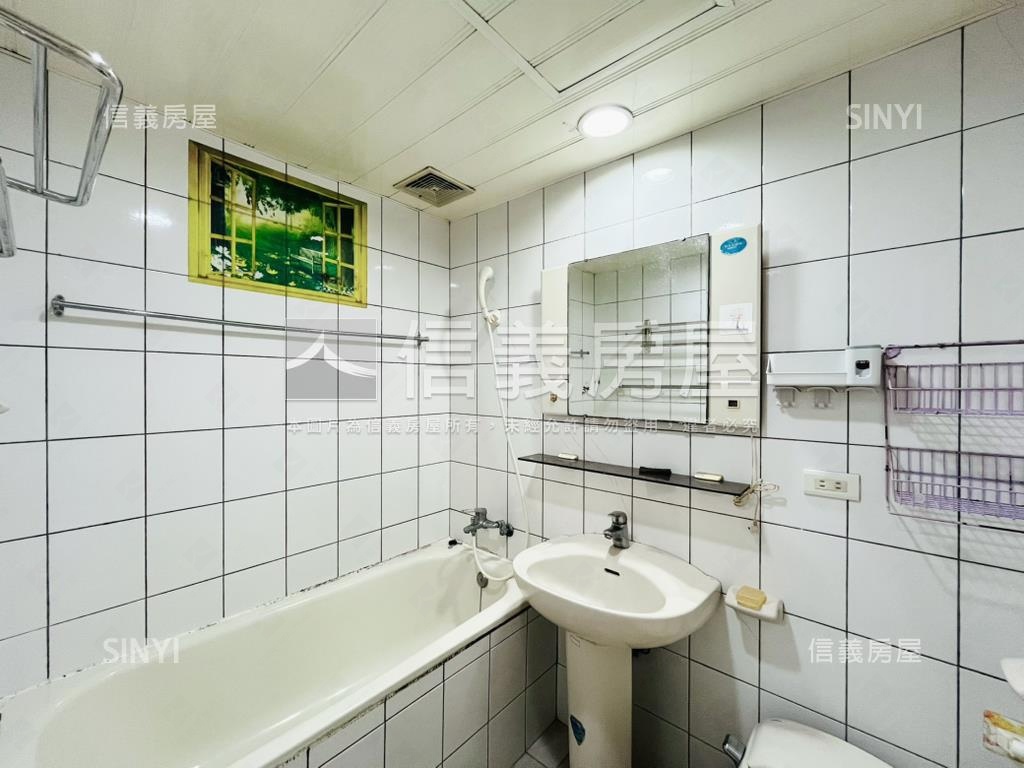 景安雙捷運～三房車位房屋室內格局與周邊環境