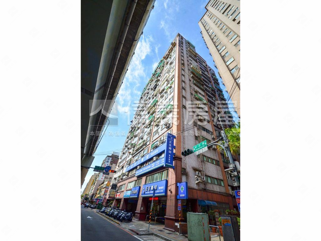 景安雙捷運～三房車位房屋室內格局與周邊環境