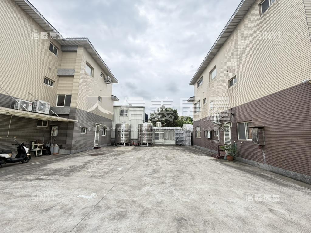 竹南正路邊方正漂亮農舍房屋室內格局與周邊環境