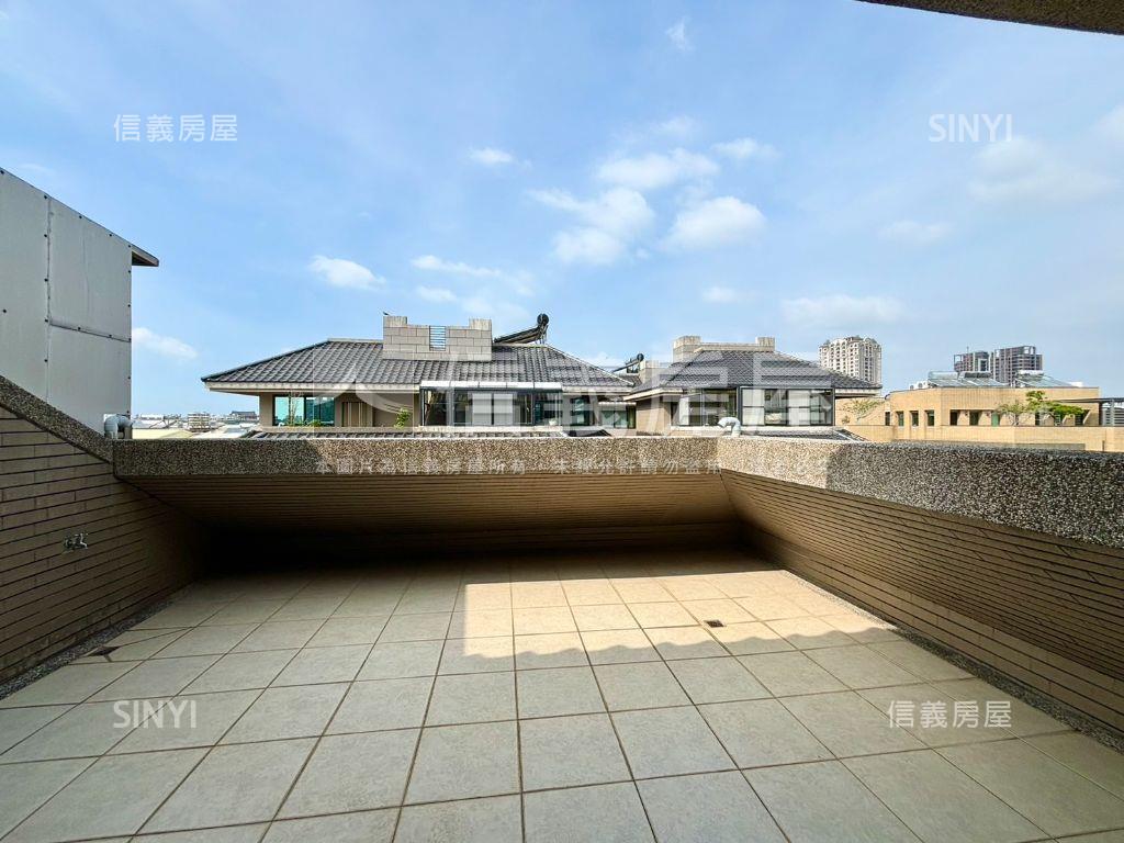 湖美大阪城採光電梯雙車墅房屋室內格局與周邊環境
