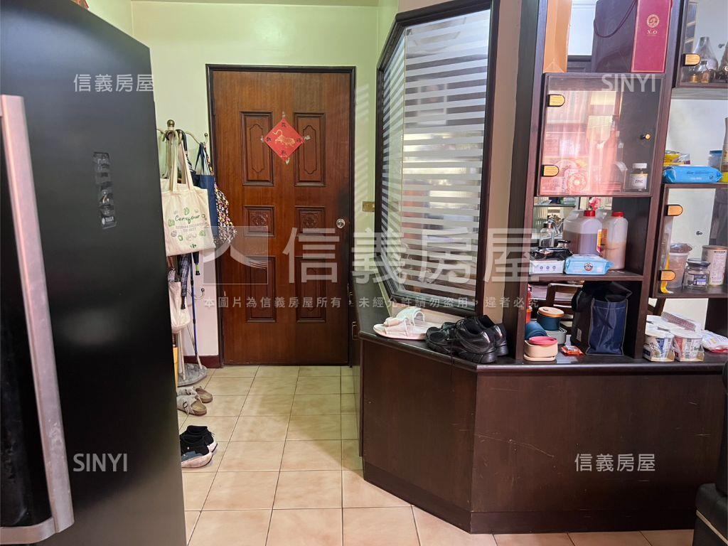 近捷運大空間公寓四樓房屋室內格局與周邊環境