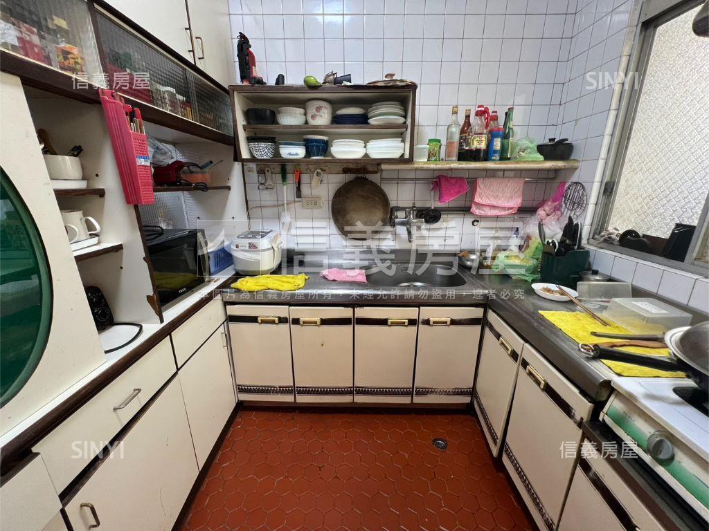 近捷運大空間公寓四樓房屋室內格局與周邊環境