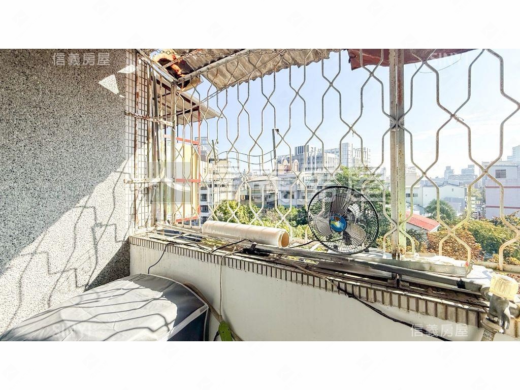 誠售！中國醫套房樹梢低總房屋室內格局與周邊環境