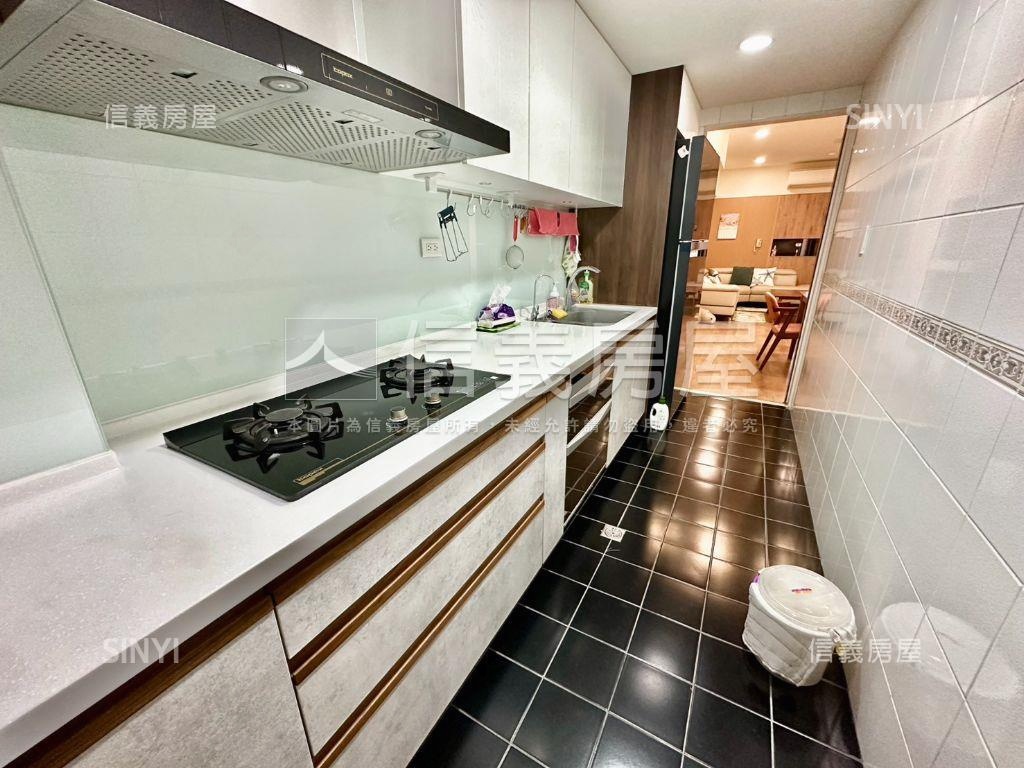 鄉林英國四房平面車位房屋室內格局與周邊環境