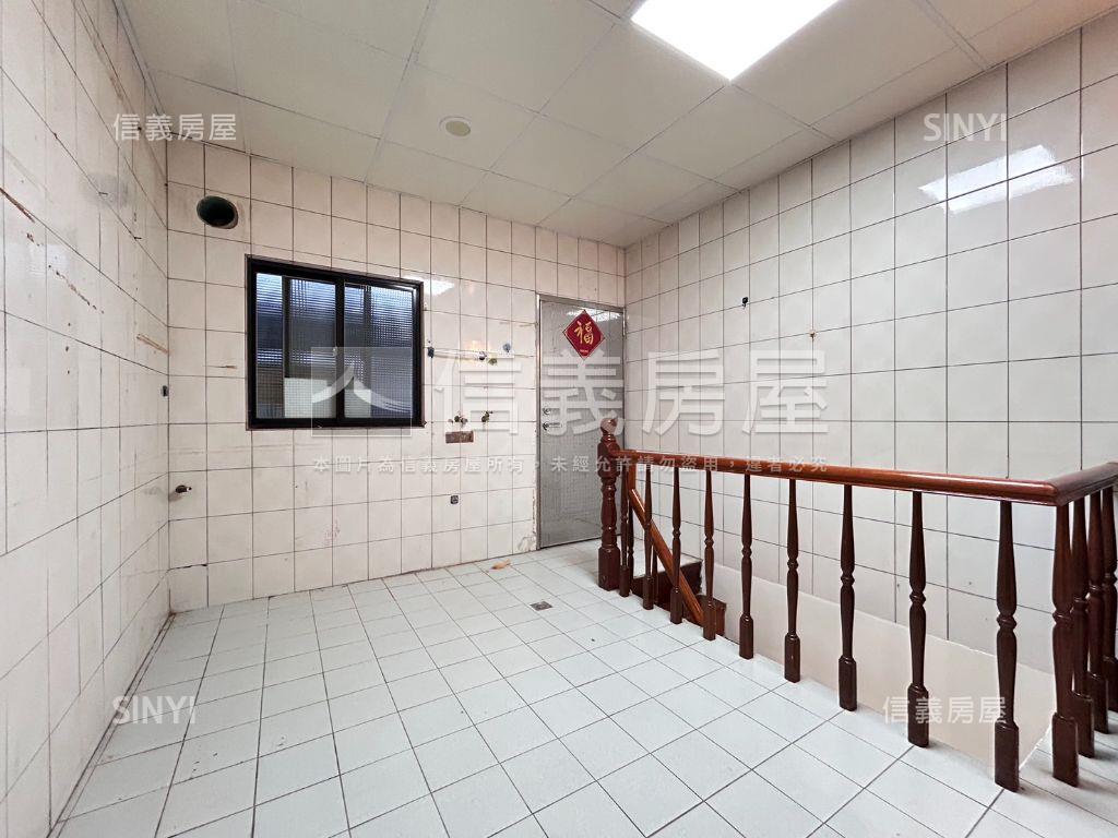 秀山國小極品大空間房屋室內格局與周邊環境