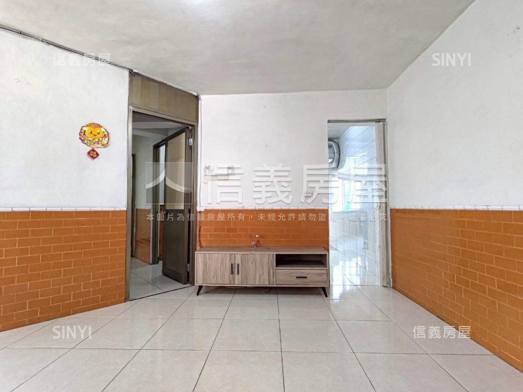 前鎮鎮國小資公寓三房房屋室內格局與周邊環境