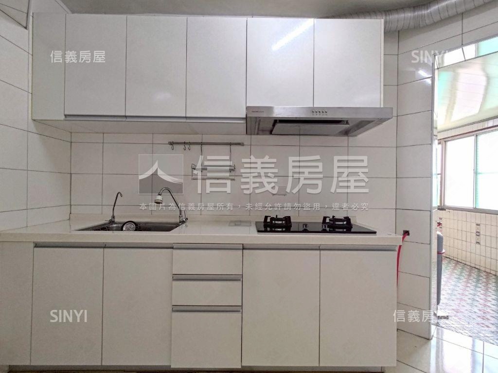 前鎮鎮國小資公寓三房房屋室內格局與周邊環境
