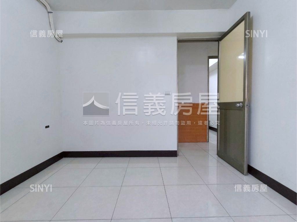 前鎮鎮國小資公寓三房房屋室內格局與周邊環境