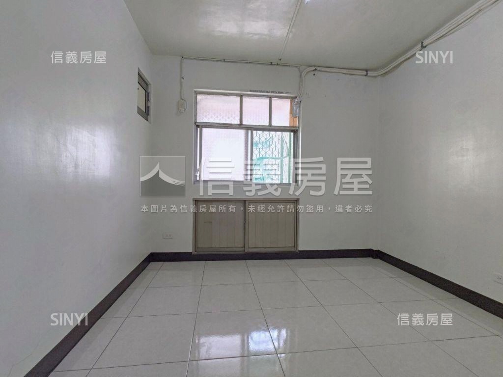 前鎮鎮國小資公寓三房房屋室內格局與周邊環境