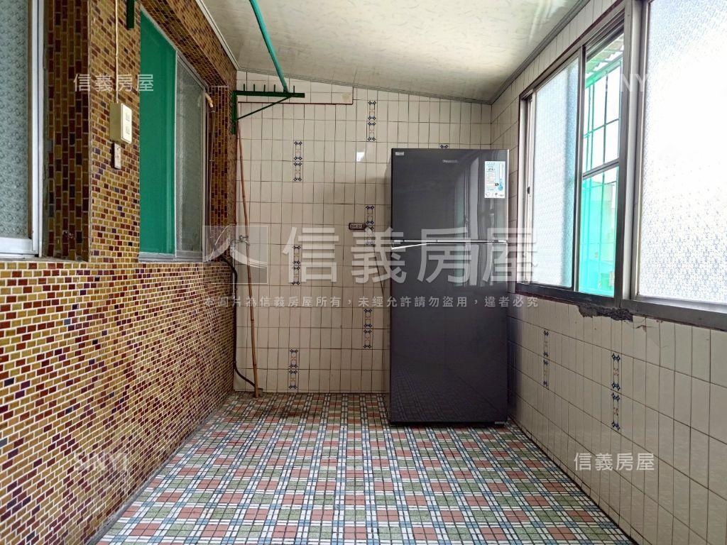 前鎮鎮國小資公寓三房房屋室內格局與周邊環境