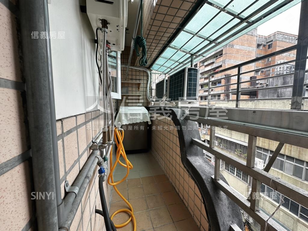 三房電梯拎包入住房屋室內格局與周邊環境