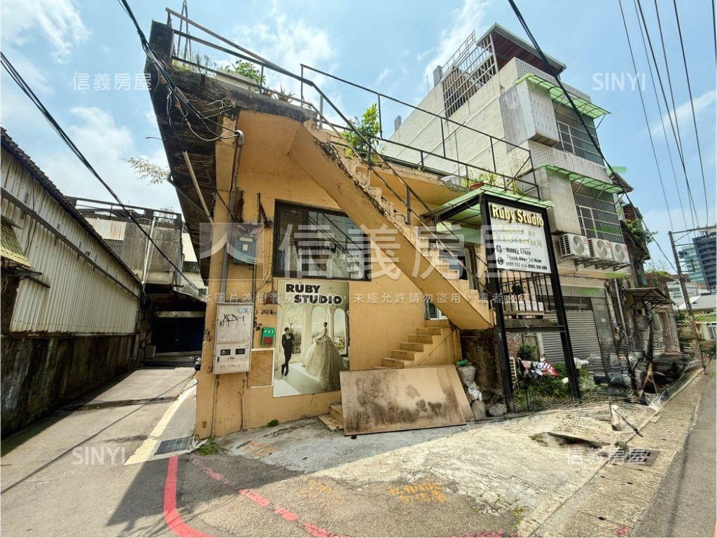 長安街近車站透天房屋室內格局與周邊環境