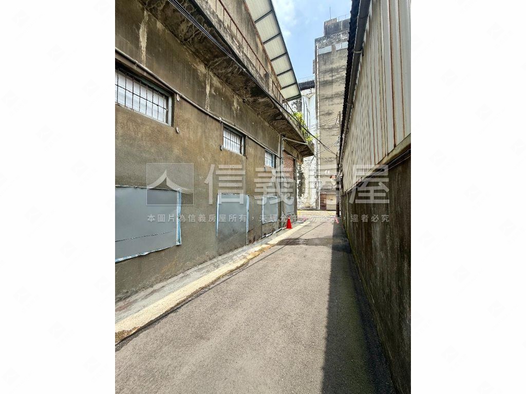 長安街近車站透天房屋室內格局與周邊環境