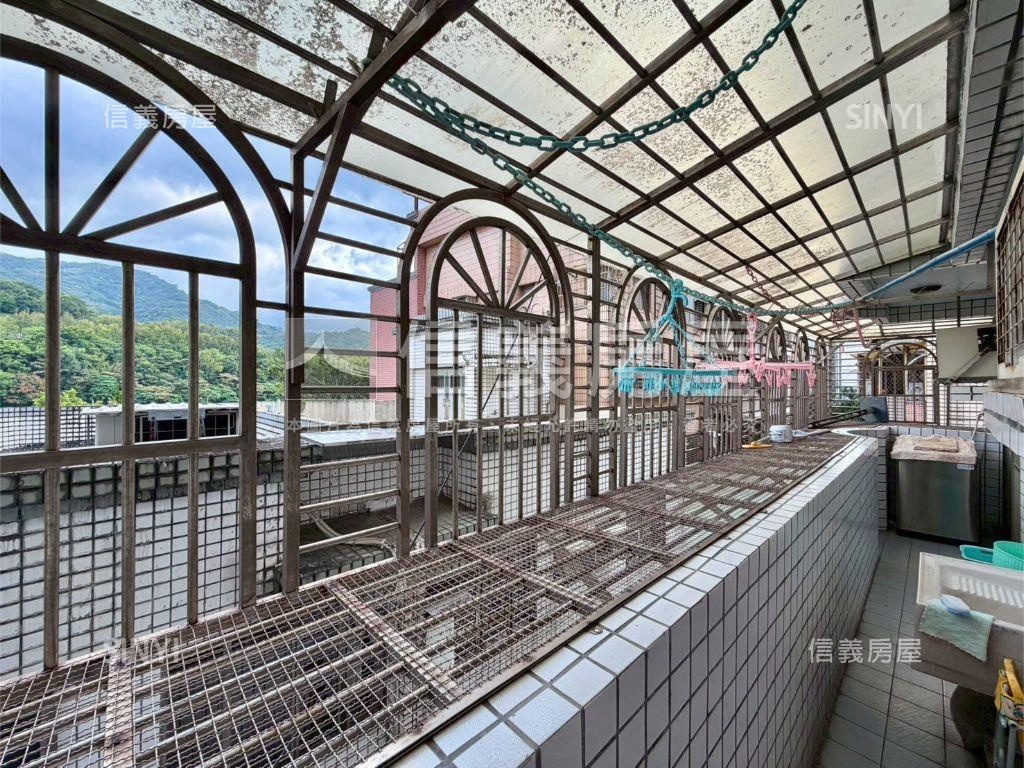 四房坡平車位雙併電梯華廈房屋室內格局與周邊環境
