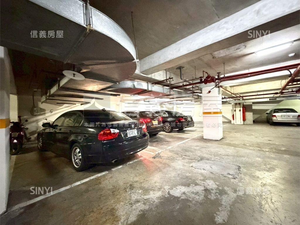 四房坡平車位雙併電梯華廈房屋室內格局與周邊環境
