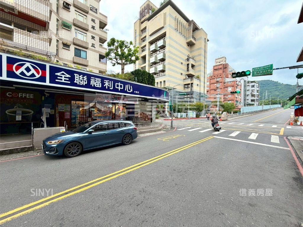 四房坡平車位雙併電梯華廈房屋室內格局與周邊環境