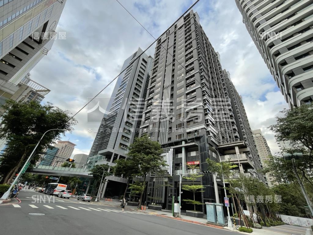 新府特區超級Ｆ１坡平車位房屋室內格局與周邊環境