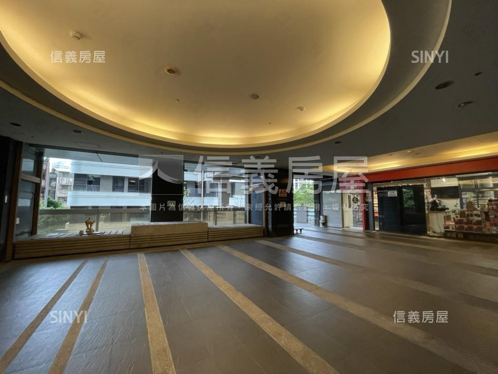 新府特區超級Ｆ１坡平車位房屋室內格局與周邊環境