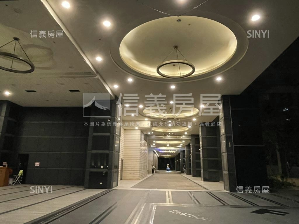 新府特區超級Ｆ１坡平車位房屋室內格局與周邊環境