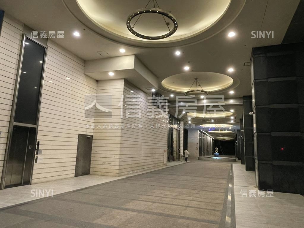 新府特區超級Ｆ１坡平車位房屋室內格局與周邊環境