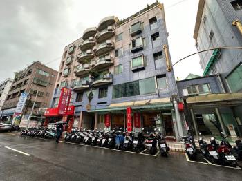 小巨蛋旁車位自用收租