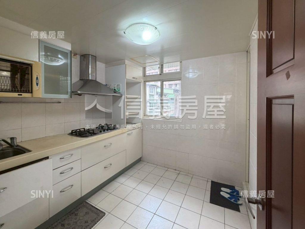 公園捷運美寓自用兼收租房屋室內格局與周邊環境