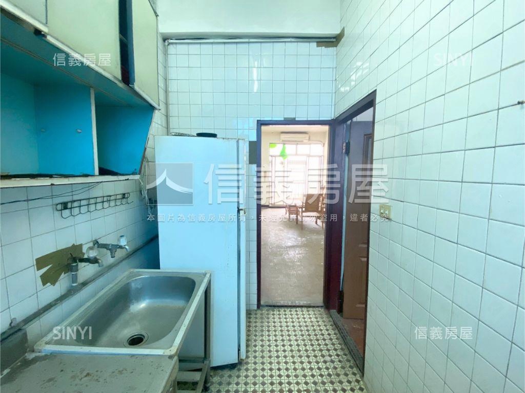 近市區低總價戰地風３房房屋室內格局與周邊環境
