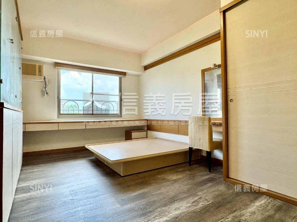 河堤首排綠意豪邸附平車房屋室內格局與周邊環境