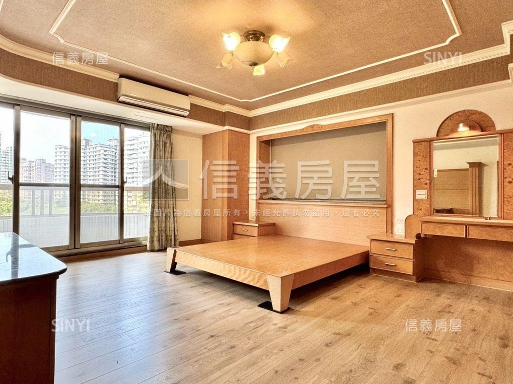 河堤首排綠意豪邸附平車房屋室內格局與周邊環境