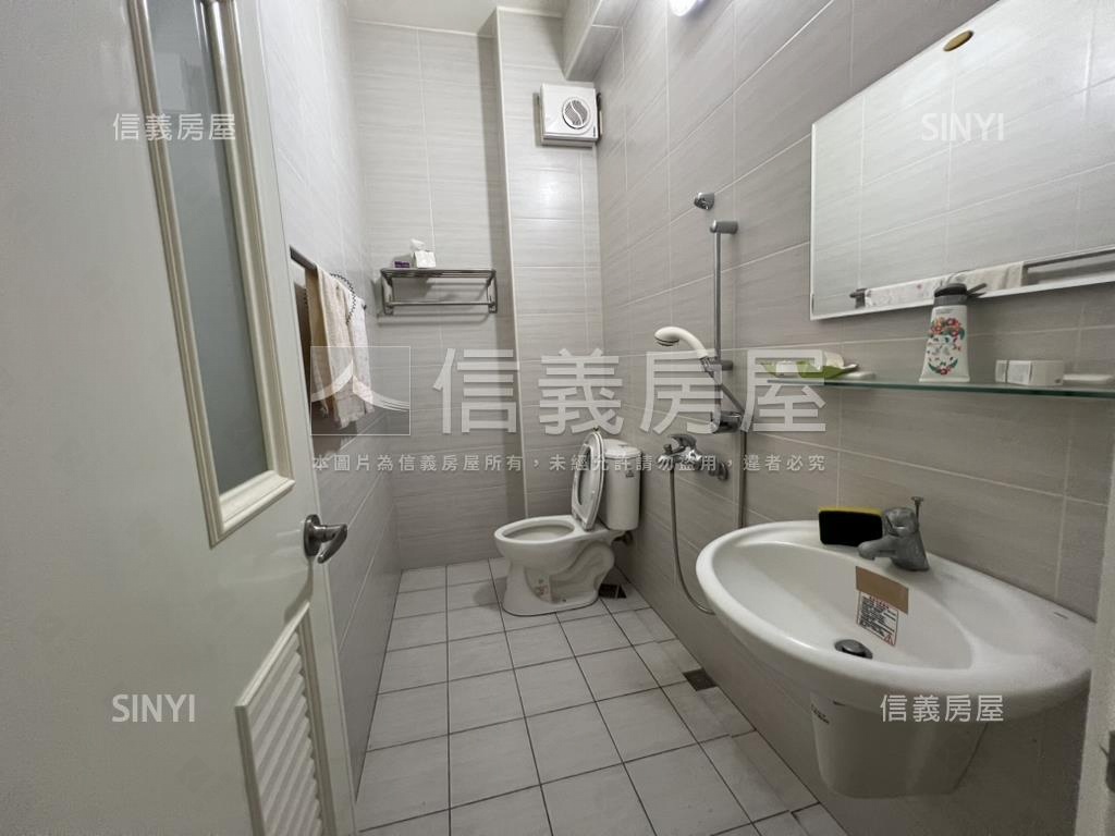 近文化中心質感透天房屋室內格局與周邊環境