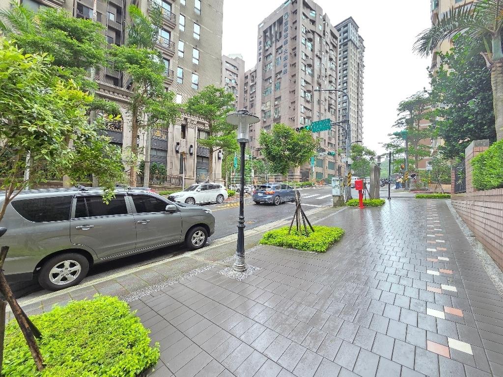 星雲黃金店面稀有釋出房屋室內格局與周邊環境