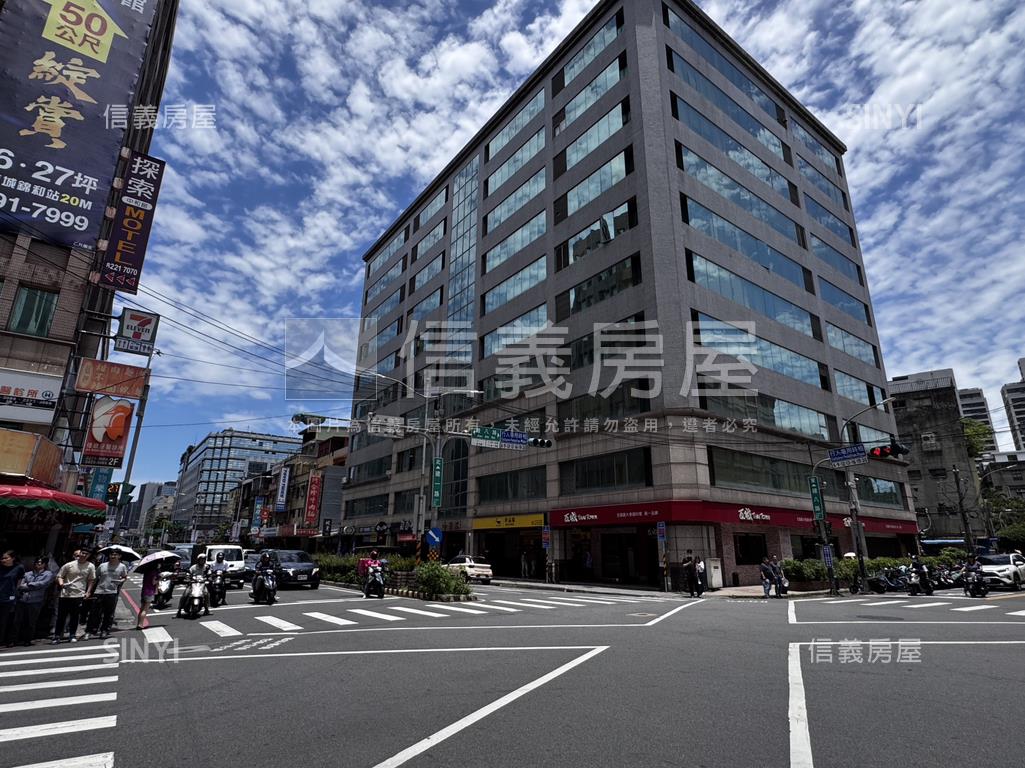 近遠東世紀廣場透天三角窗房屋室內格局與周邊環境