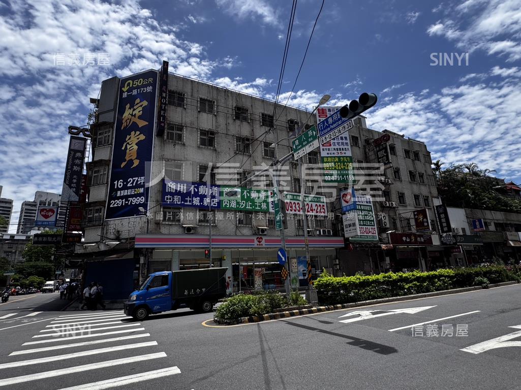 近遠東世紀廣場透天三角窗房屋室內格局與周邊環境