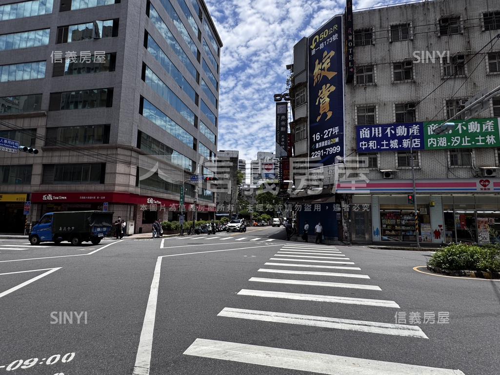 近遠東世紀廣場透天三角窗房屋室內格局與周邊環境