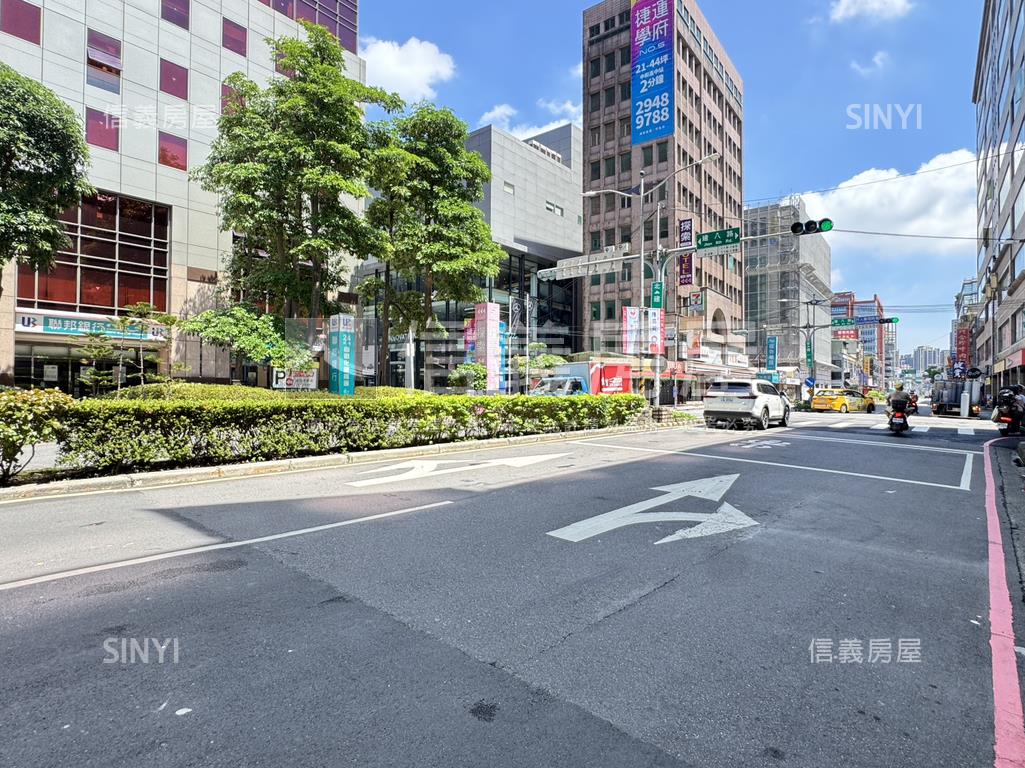 近遠東世紀廣場透天三角窗房屋室內格局與周邊環境