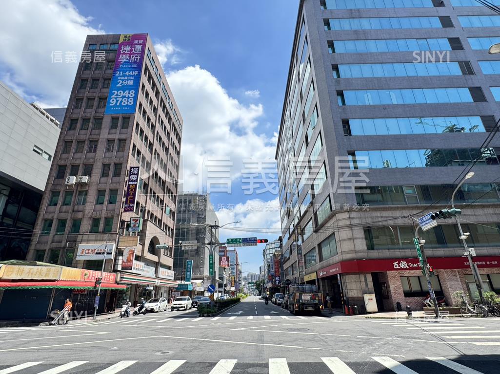 近遠東世紀廣場透天三角窗房屋室內格局與周邊環境