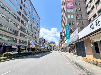 近遠東世紀廣場透天三角窗