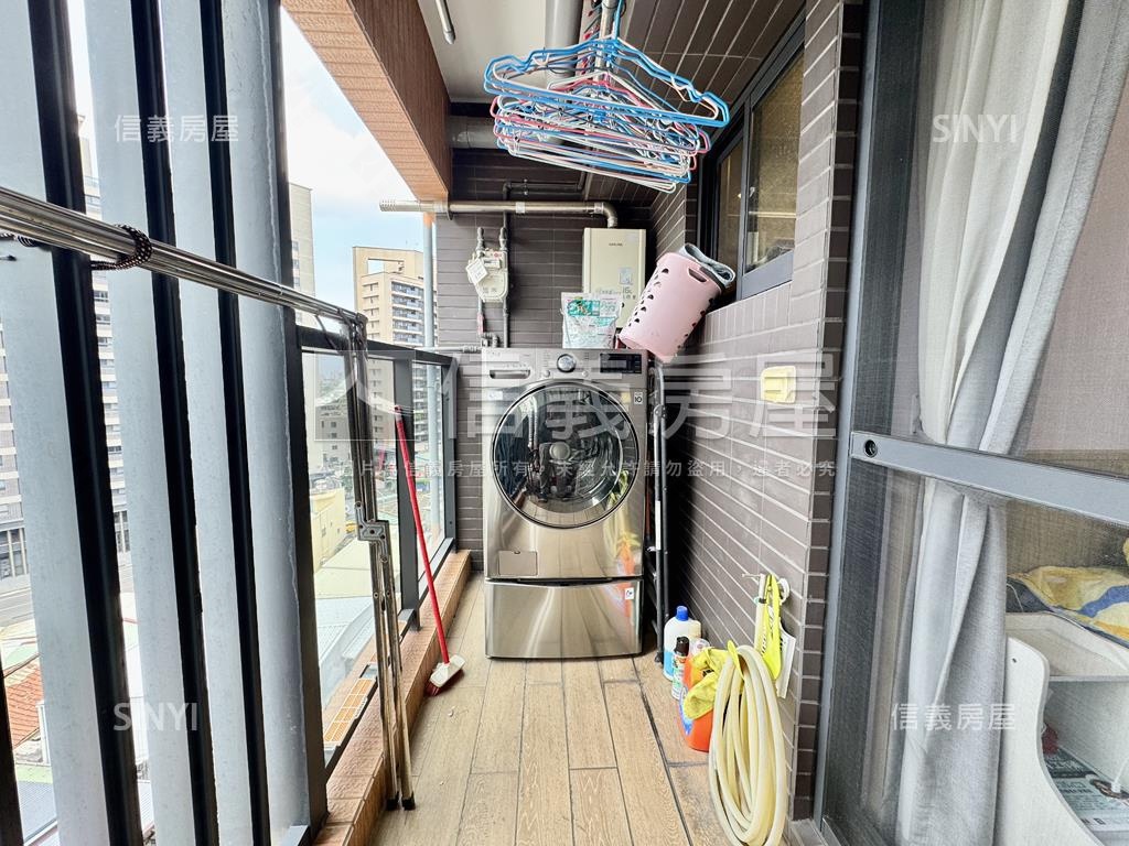心灣ＬＲＴ．高樓兩房車位房屋室內格局與周邊環境