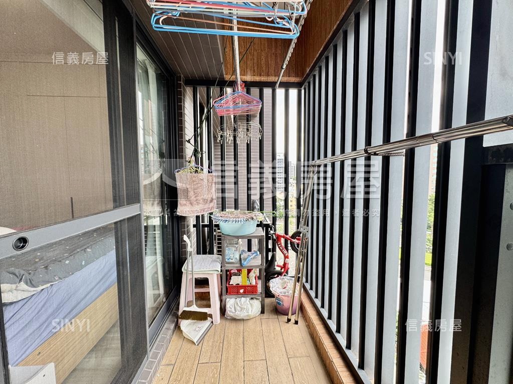 心灣ＬＲＴ．高樓兩房車位房屋室內格局與周邊環境