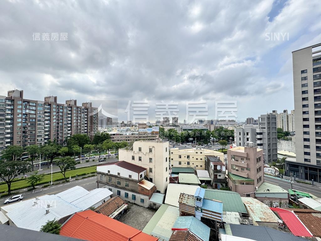 心灣ＬＲＴ．高樓兩房車位房屋室內格局與周邊環境
