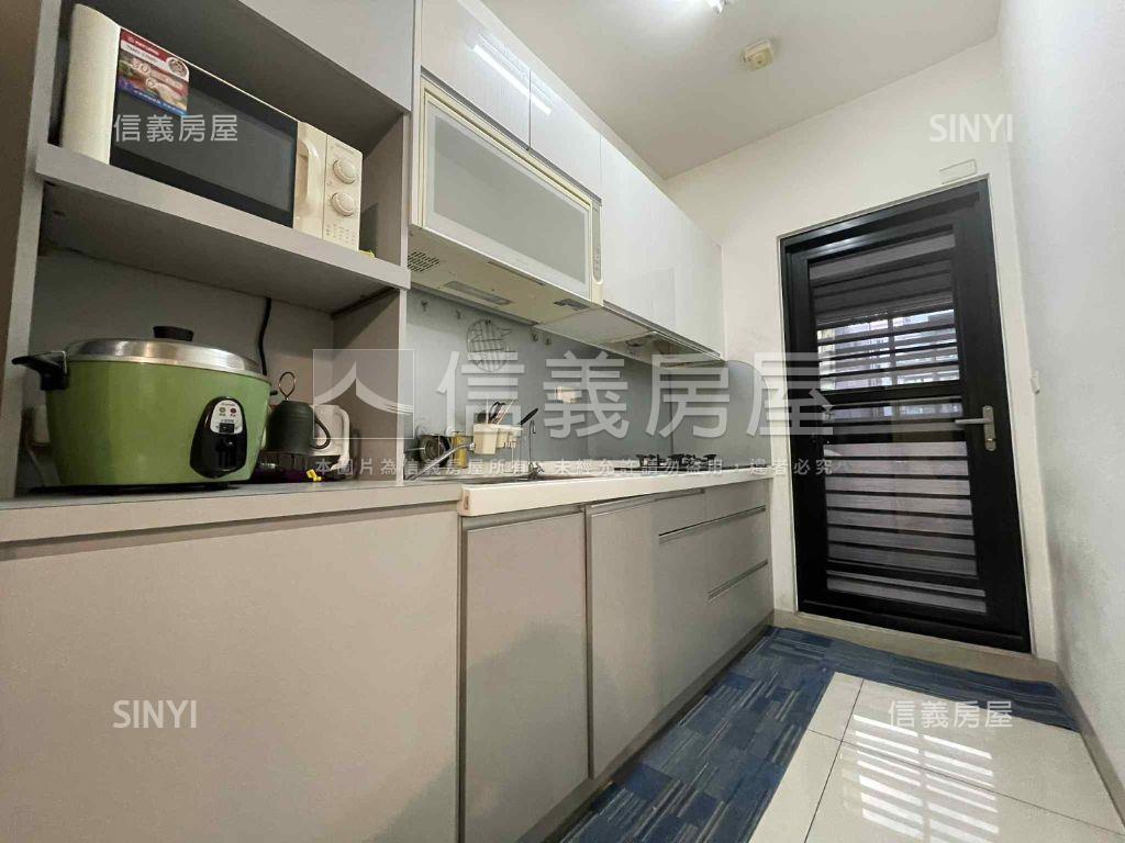 鳳山頂新特區匯美二房平車房屋室內格局與周邊環境