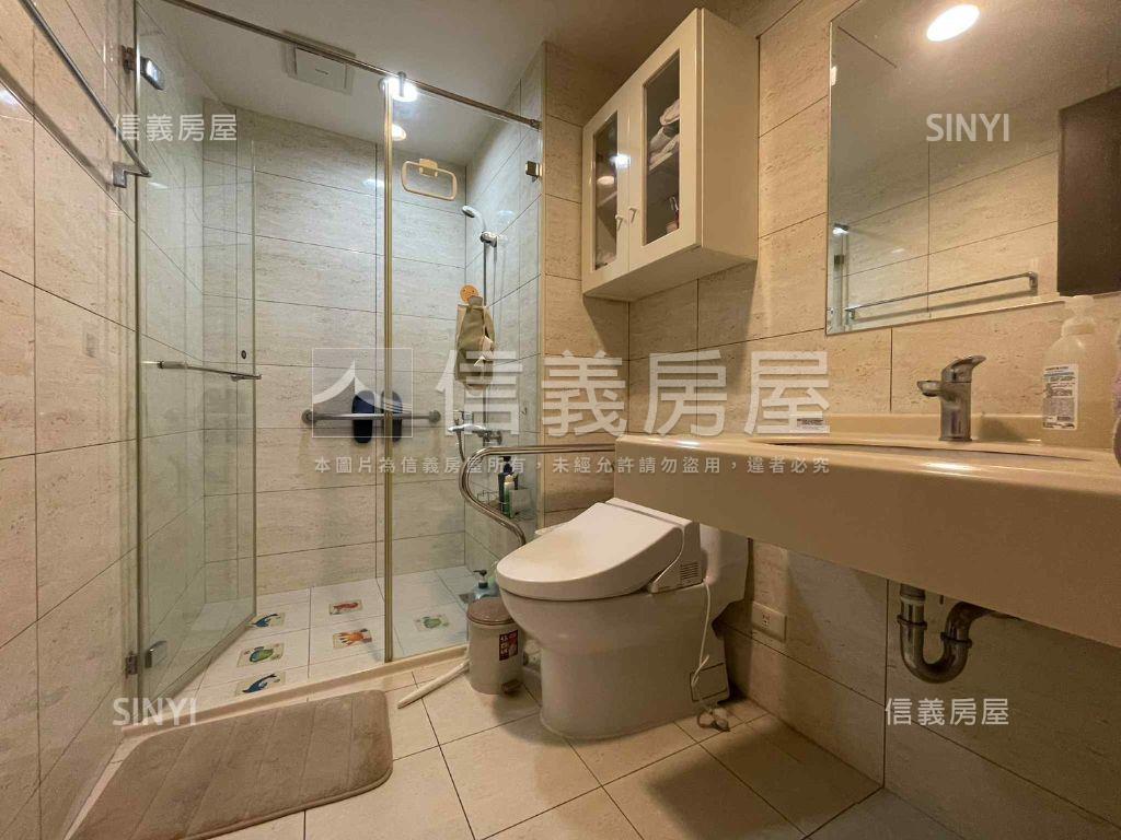 鳳山頂新特區匯美二房平車房屋室內格局與周邊環境