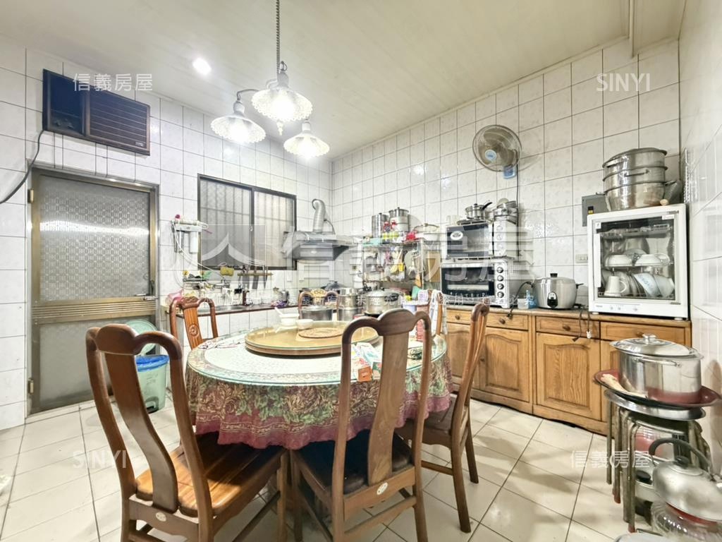 近新光遠百活路透天房屋室內格局與周邊環境