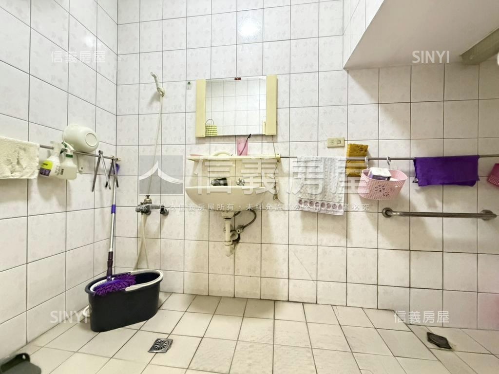 近新光遠百活路透天房屋室內格局與周邊環境